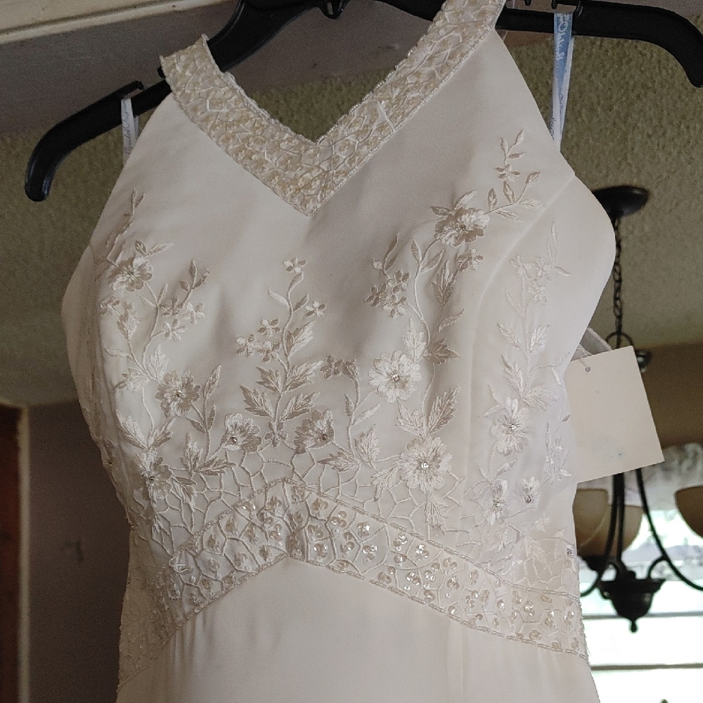 White Sleeveless Halter Wedding Gown